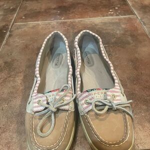 These shoes are too big for me